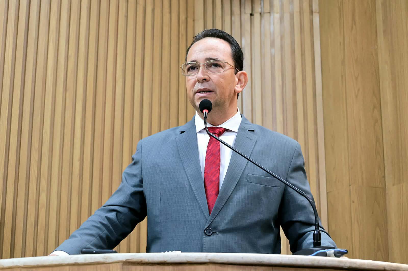 Fábio Meireles (PDT) defende populares: “se a Prefeitura fizer o básico, não teria lama na casa do povo”