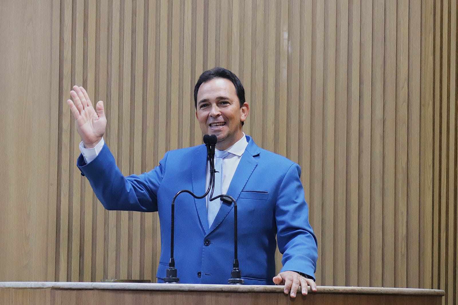 Fábio Meireles (PDT) denuncia falta de transporte do CER II para pessoas com deficiência