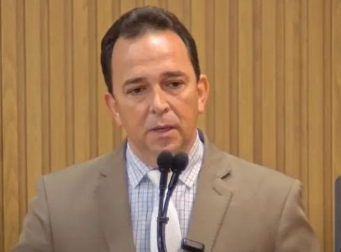 Fábio Meireles (PDT) denuncia falta dos medicamentos Gliclazida e Fenitoína em Aracaju