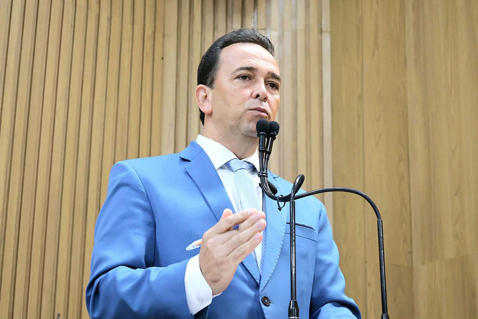 Fábio Meireles (PDT) disse que a prefeita Emília Corrêa traiu os bolsonaristas ao deixar o PL 