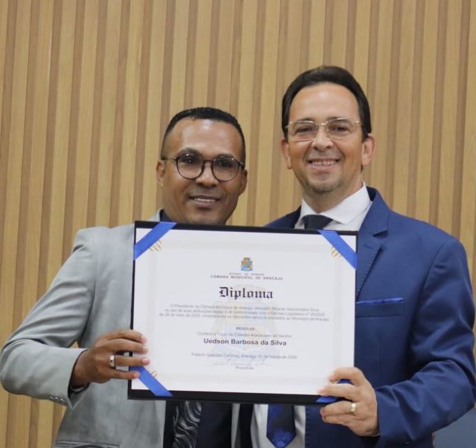 Fábio Meireles (PDT) entrega título de cidadania ao conselheiro tutelar Uedson Barbosa da Silva