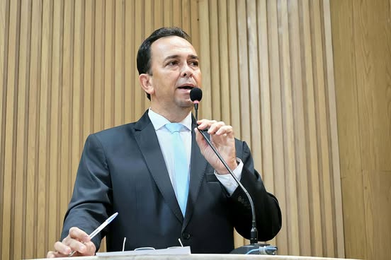 Fábio Meireles (PDT) indaga prefeita por não sancionar lei que cria salas de silêncio para crianças autistas