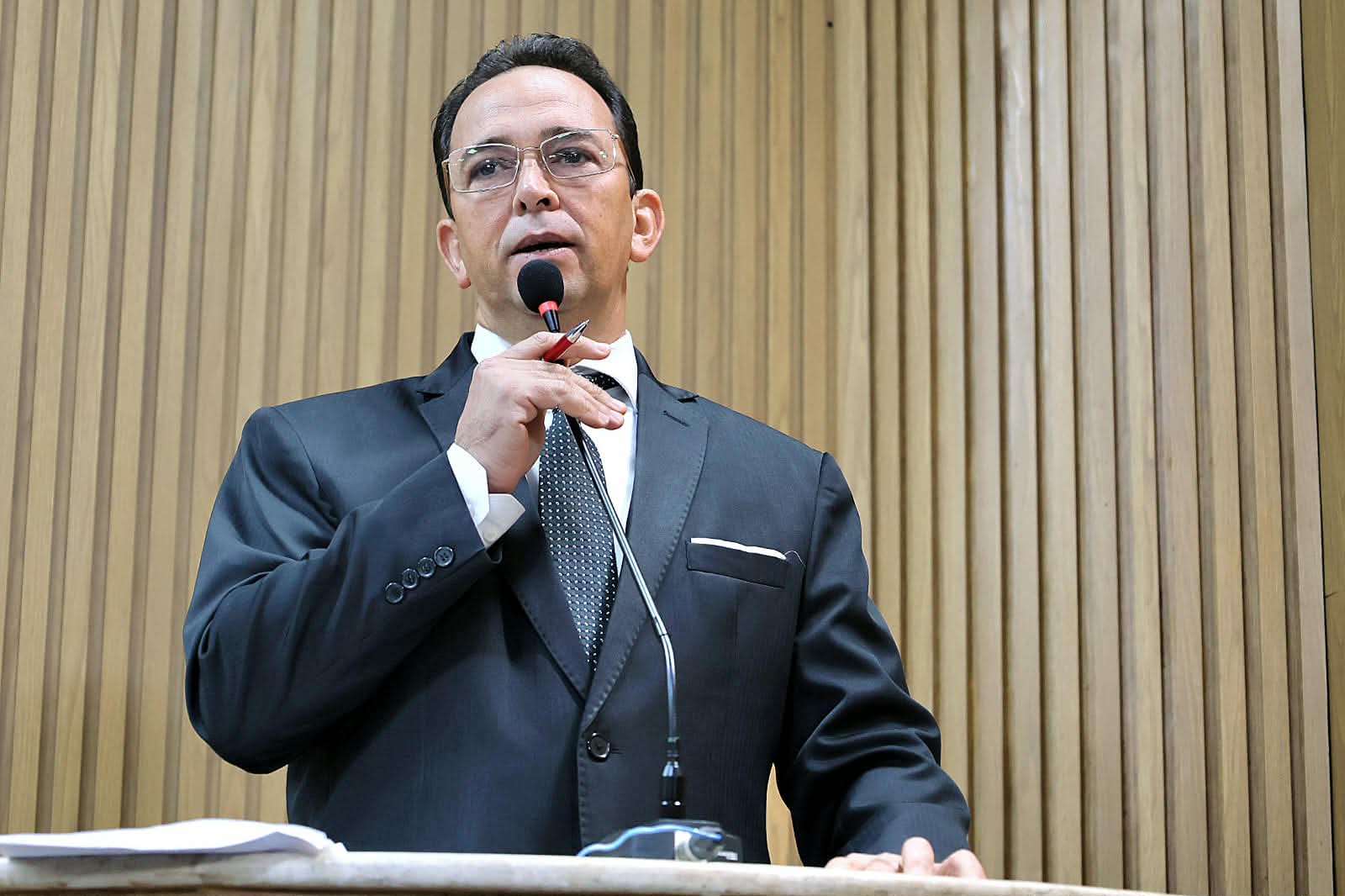 Fábio Meireles (PDT) lamenta aviso de revogação de licitação da SMTT para contratação de quinze ônibus elétricos