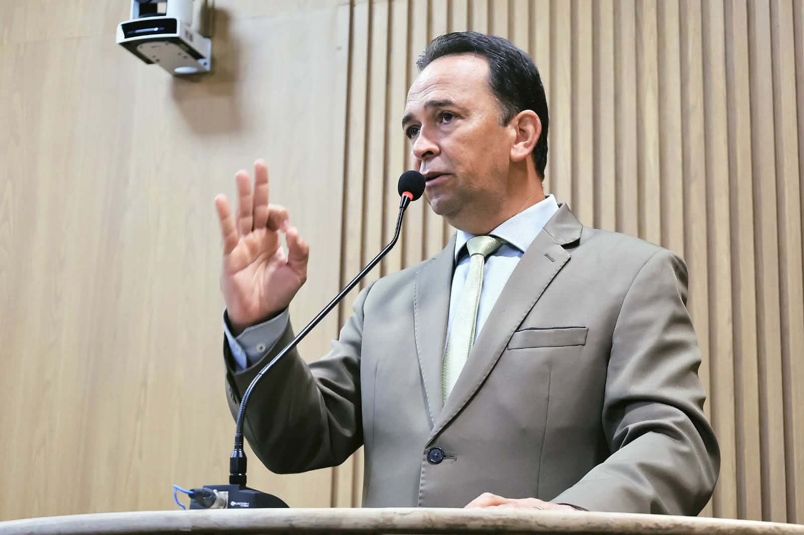 Fábio Meireles (PDT) pede interferência do líder da prefeita para disponibilizar material de higiene ao Parque da Sementeira