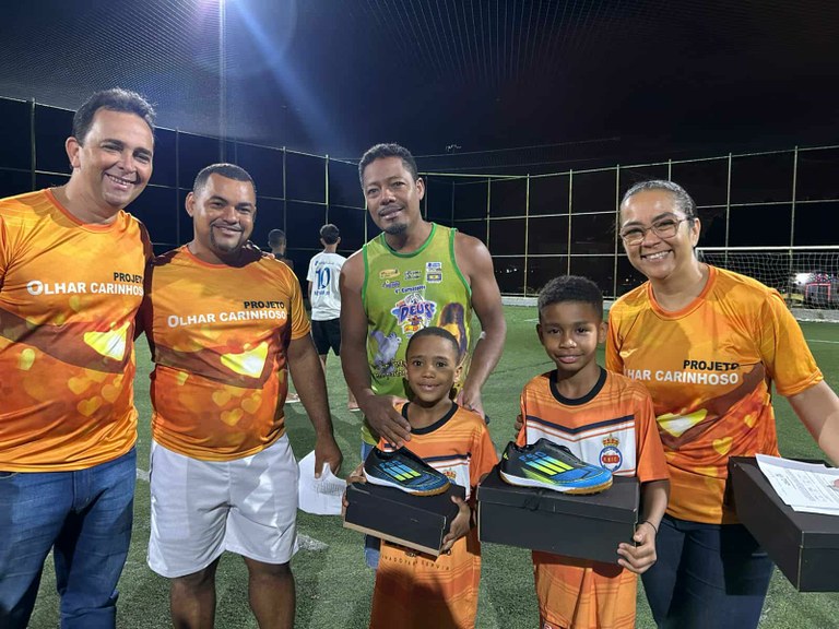 Fábio Meireles (PDT) promove entrega de chuteiras no bairro Soledade 