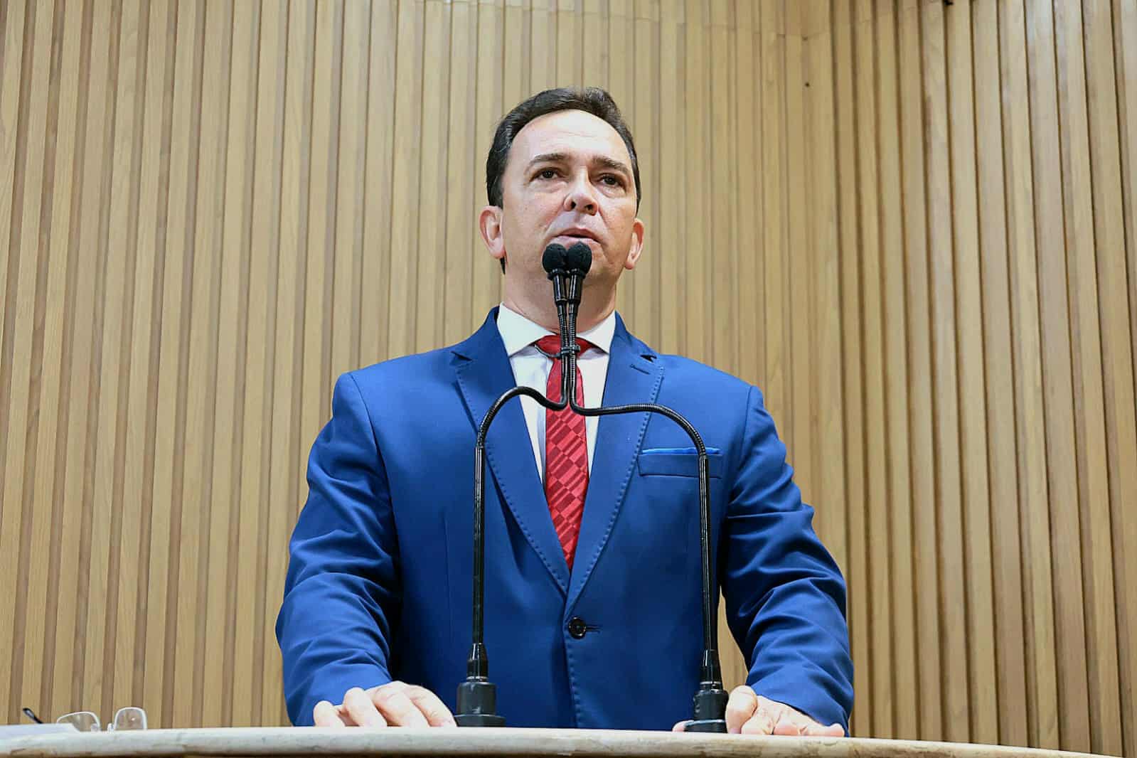 Fábio Meireles (PDT) questiona secretário da fazenda de Aracaju pela elevada despesa no 1º quadrimestre de 2025