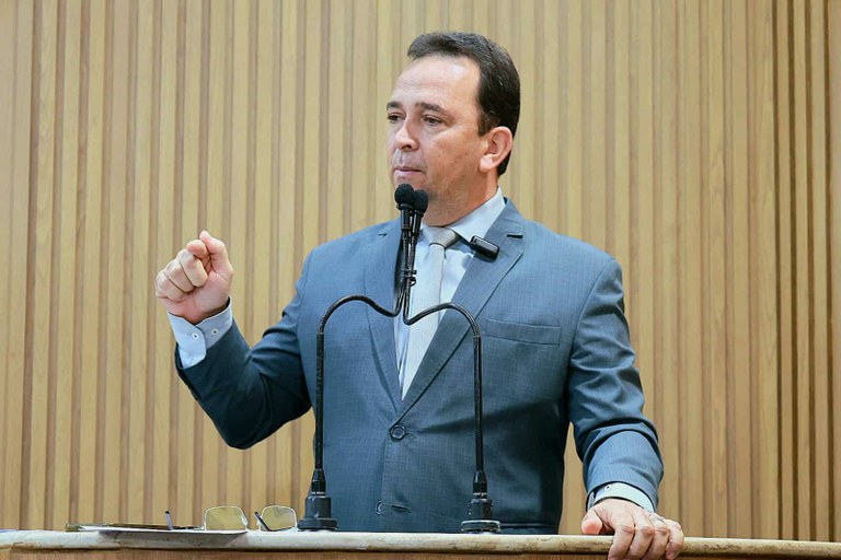 Fábio Meireles (PDT) reafirma irregularidades na compra dos ônibus elétricos  