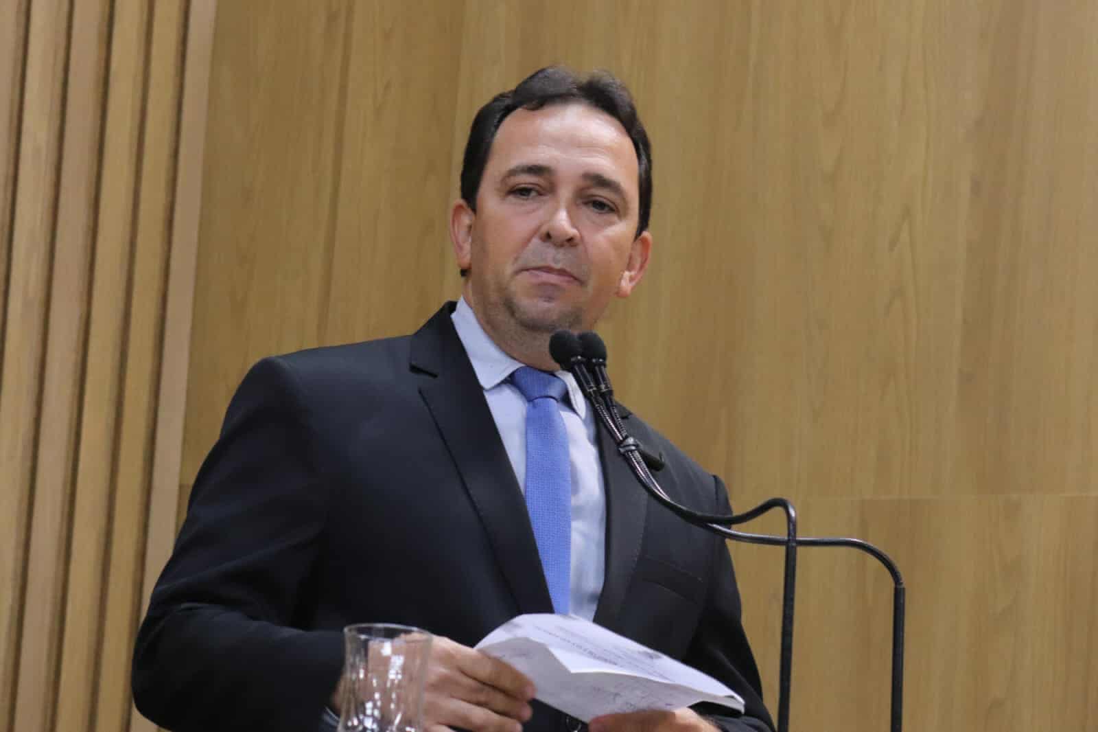 Fábio Meireles (PDT) reclama que população aracajuana continua sem os medicamentos fenitoína e repoflor