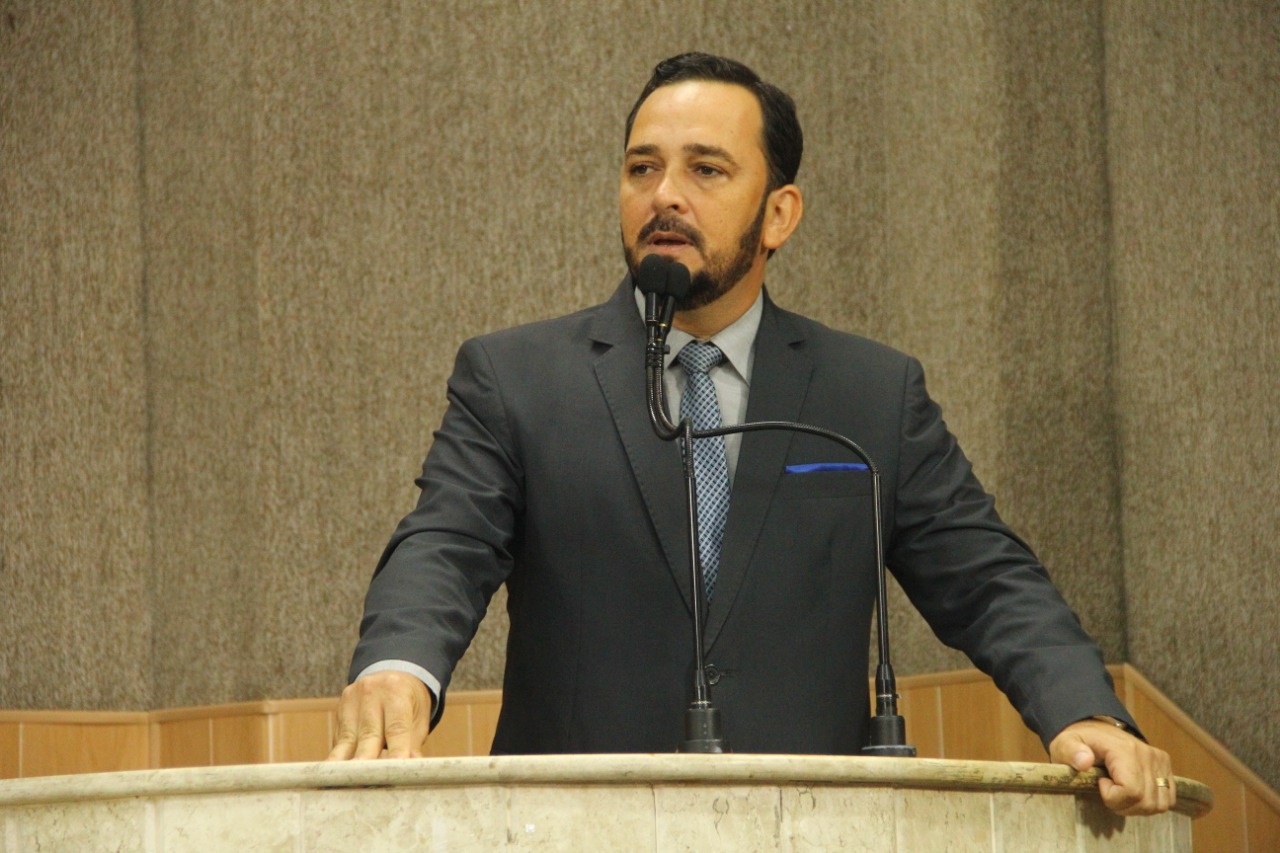 Fábio Meireles presta homenagem aos pais em Sessão na Câmara Municipal