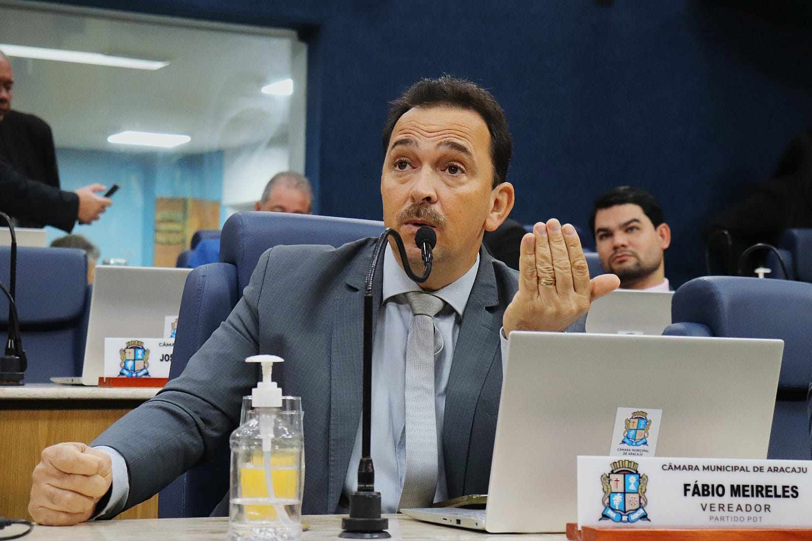 Fábio Meireles questiona secretário da SEPLOG sobre capacidade de endividamento e congelamento do IPTU em Aracaju