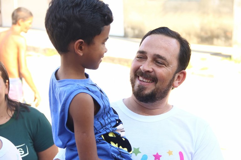 Fábio Meireles realiza segunda edição do Faça uma Criança Sorrir, em loteamento da Soledade