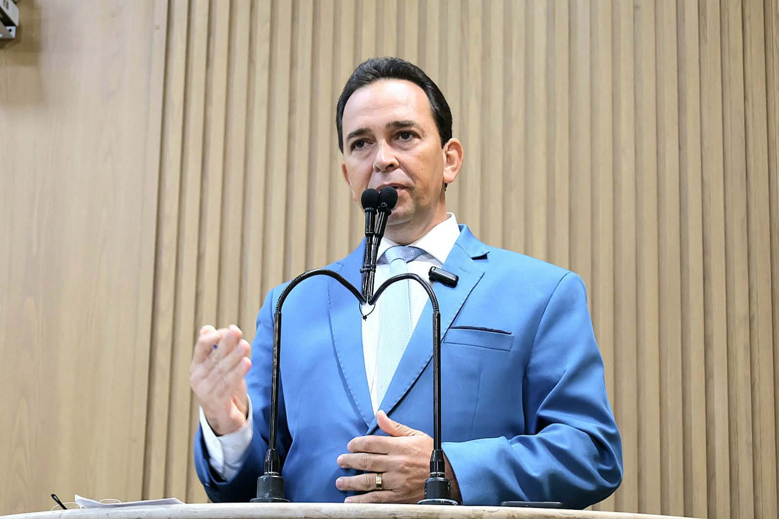 Fábio Meireles repudia rejeição de emendas que cobravam transparência à gestão da prefeita Emília Corrêa