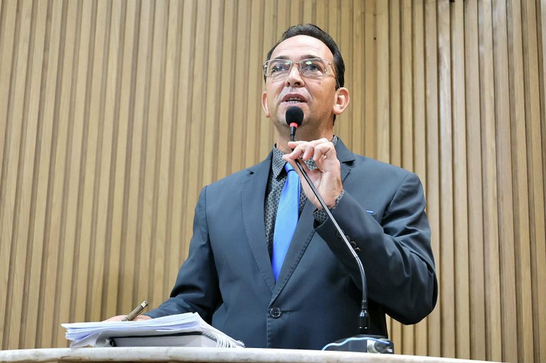 Fábio Meireles repudia seletividade de pagamento de emendas