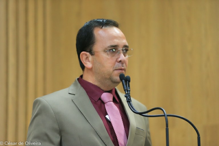  Fábio Meireles se emociona ao falar de inauguração de árvore de Natal do Soledade