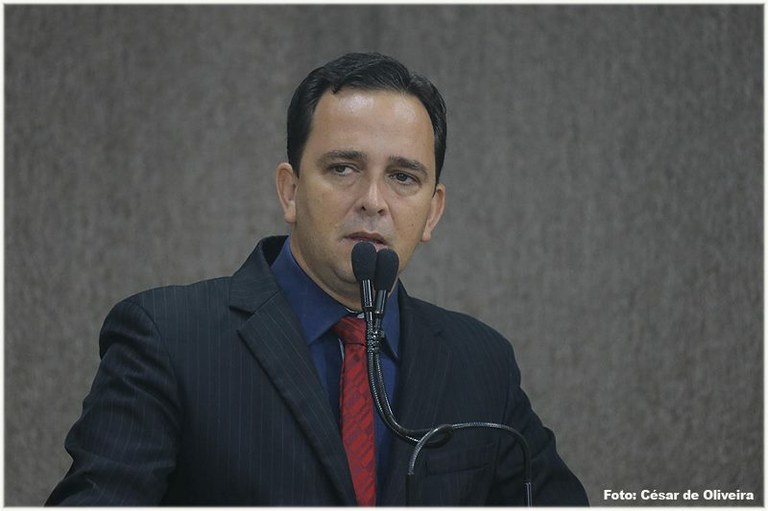 Fábio Meireles volta a lamentar acúmulo de lixo em Aracaju