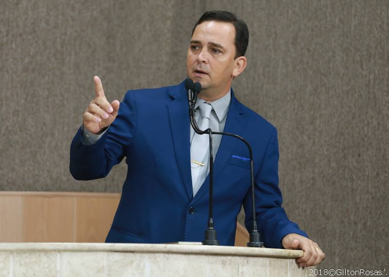 Fábio propõe melhorias na sinalização de avenidas da zona Norte