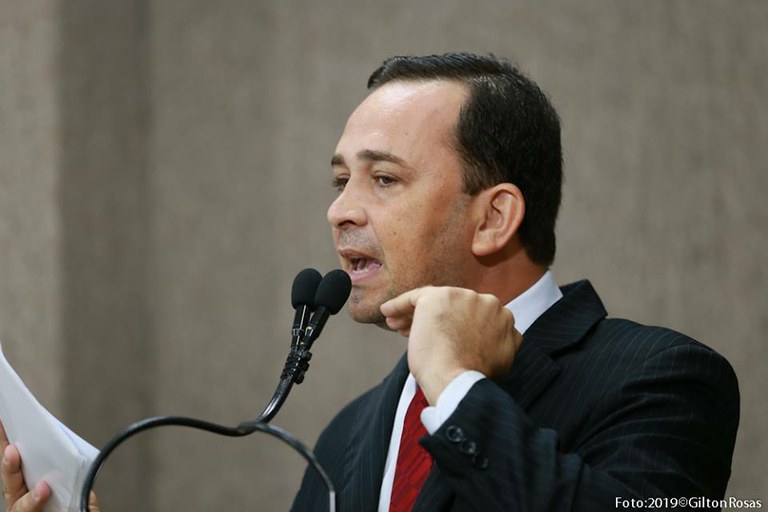 Fábio reclama falta de água em Bairros da Capital