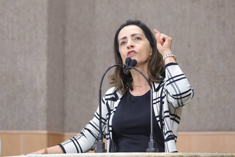 "Falta interesse da gestão municipal para resolver situação dos taxistas em Aracaju" afirma Emília