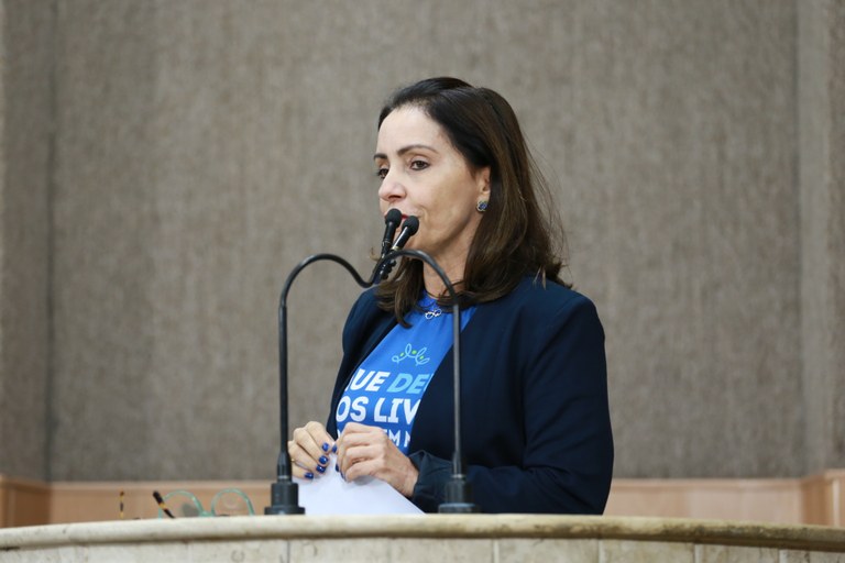 Feminicídio: Emília destaca PEC que torna feminicídio e estupro crimes imprescritíveis