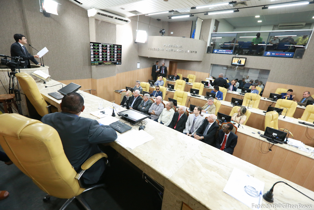 Fenen vai à Câmara e pede aprovação de PL que estabelece regime de caixa para escolas