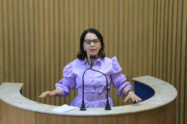 "Fomos desmoralizados no CRAS enquanto tentávamos mediar a situação”, afirma Emília