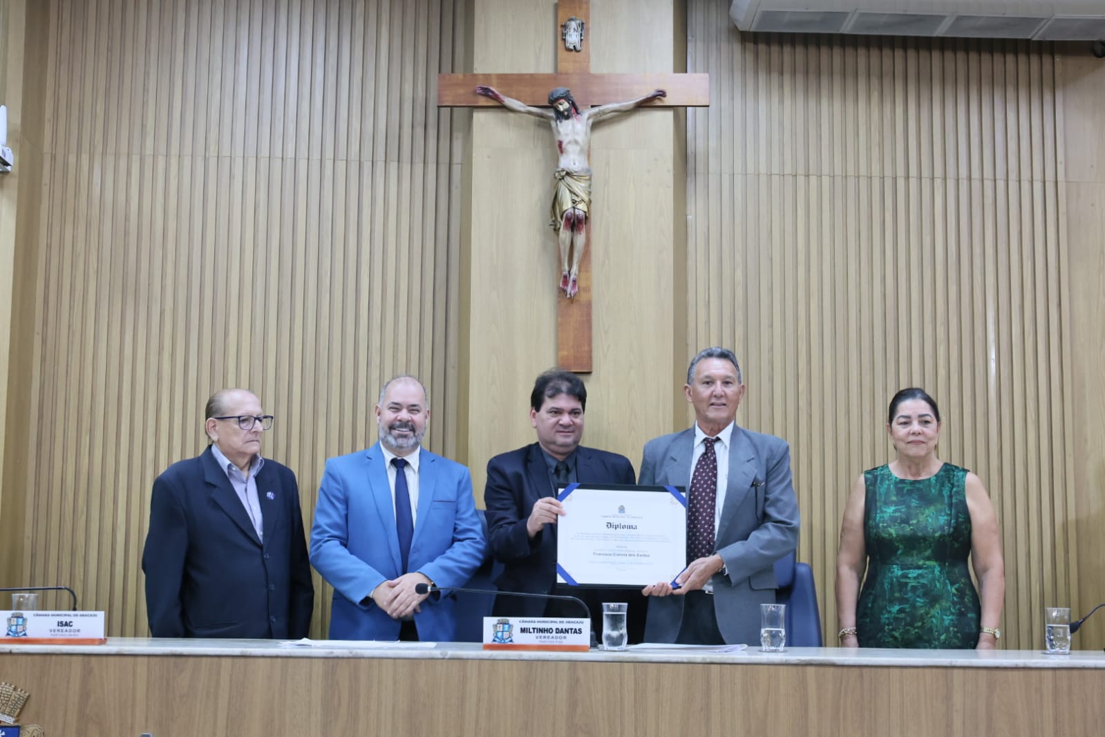 Francisco Correia, o Chicão, recebe Título de Cidadão Aracajuano em solenidade na Câmara Municipal