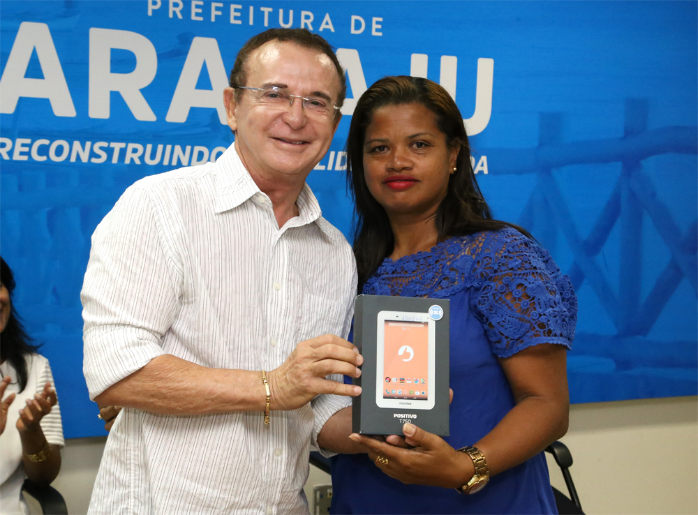 Gonzaga participa da entrega de Tablets aos Agentes de Saúde