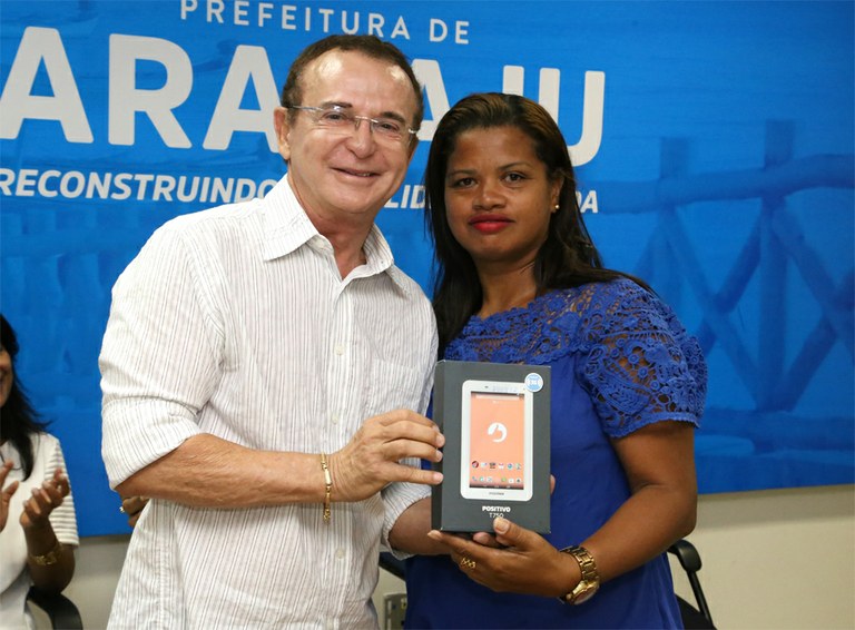 Gonzaga participa da entrega de Tablets aos Agentes de Saúde