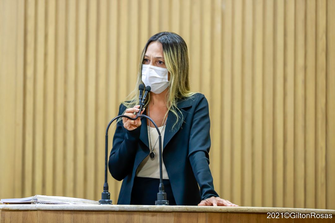 "Governador, pague ao Hospital de Cirurgia", cobra Sheyla Galba em discurso na Câmara