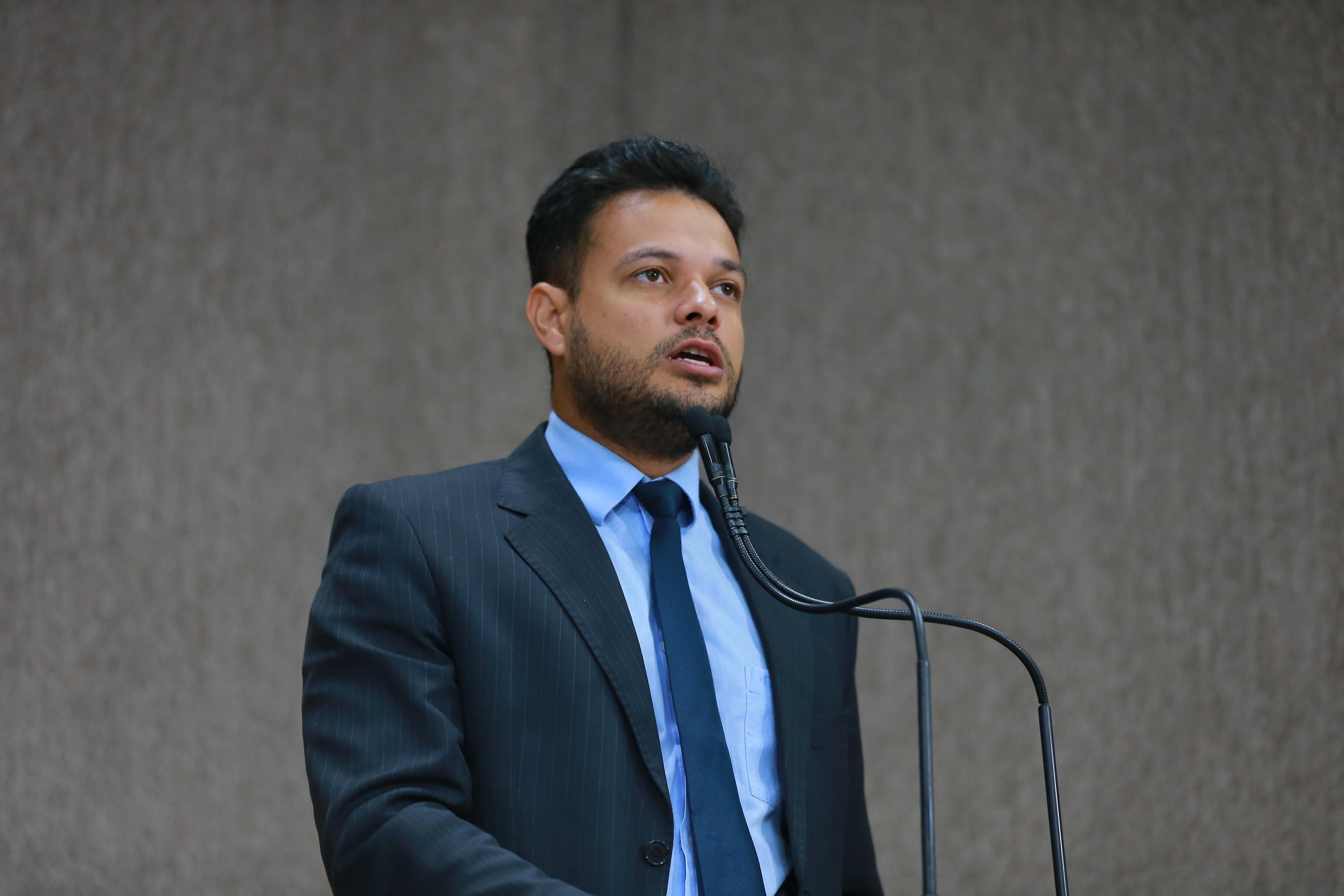 ''Governo Bolsonaro não gosta dos nordestinos’’, diz Anderson sobre manchas de óleo no litoral