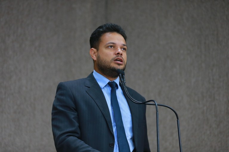 ''Governo Bolsonaro não gosta dos nordestinos’’, diz Anderson sobre manchas de óleo no litoral