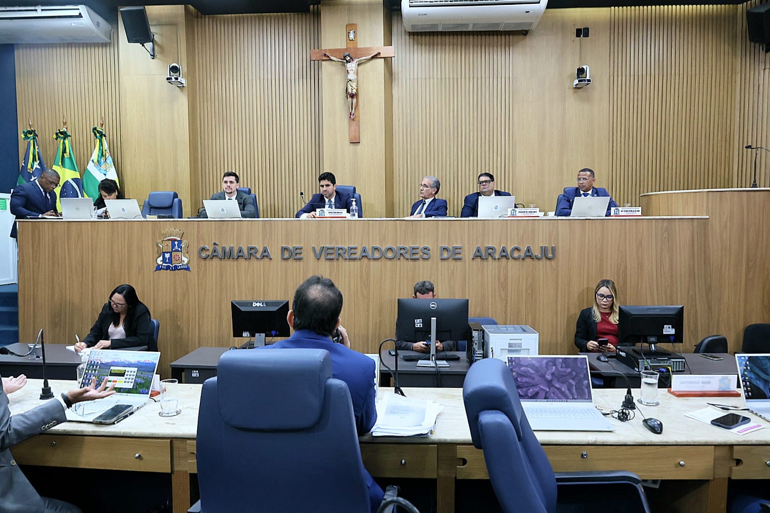 Grande Expediente da CMA é marcado por discussões sobre licitações do município, processos de contratação e despedida do vereador Marcel Azevedo 