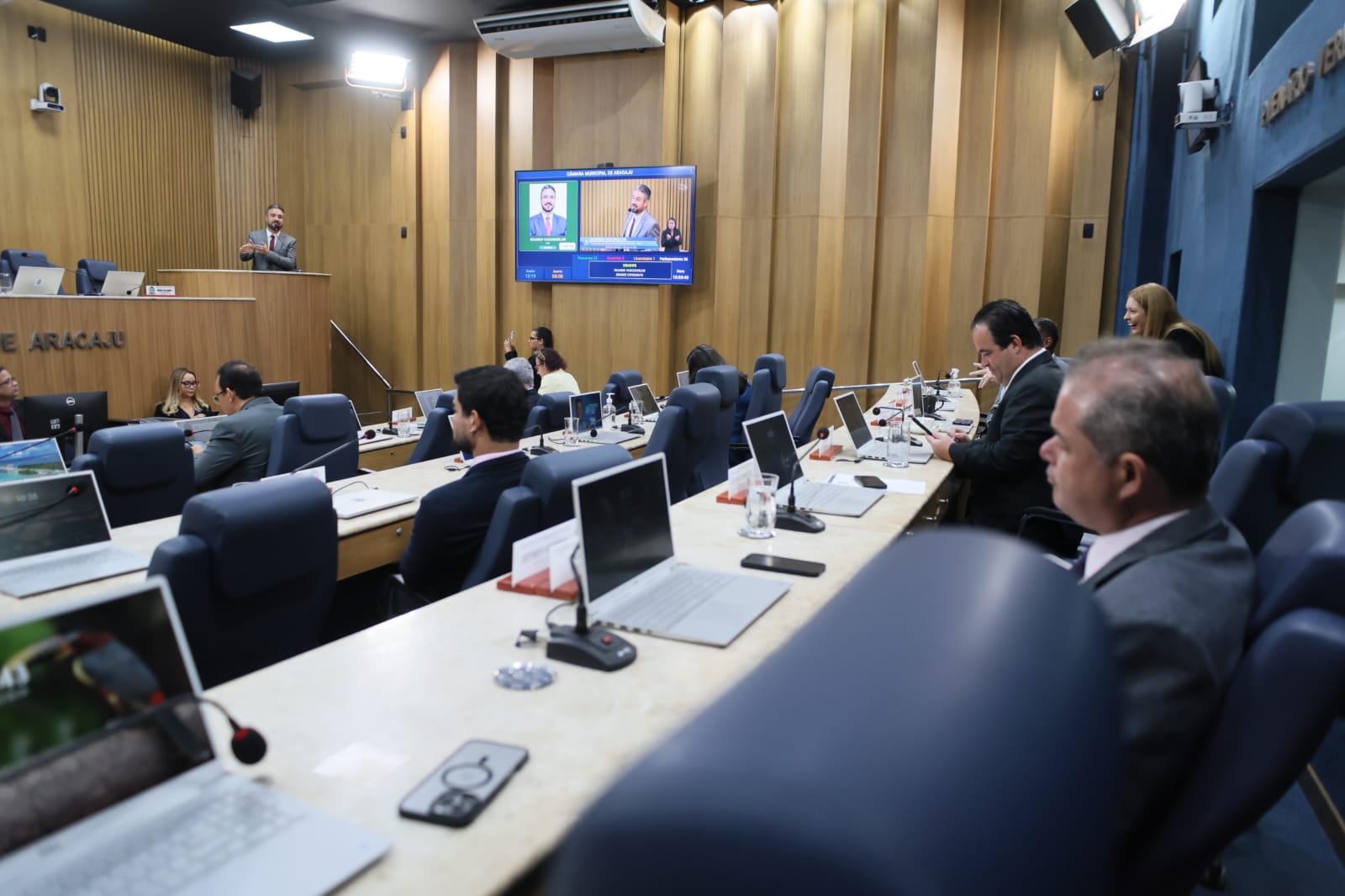 Grande Expediente destaca críticas a projeto federal, denúncias na saúde e cobranças à gestão municipal
