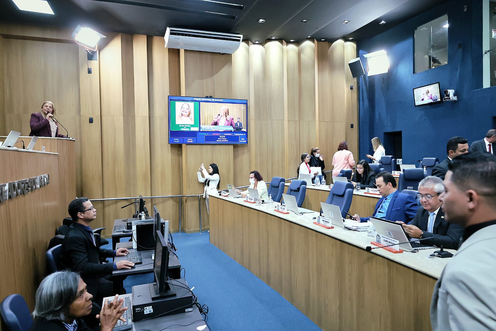 Grande Expediente destaca demandas comunitárias, infraestrutura urbana e valorização profissional