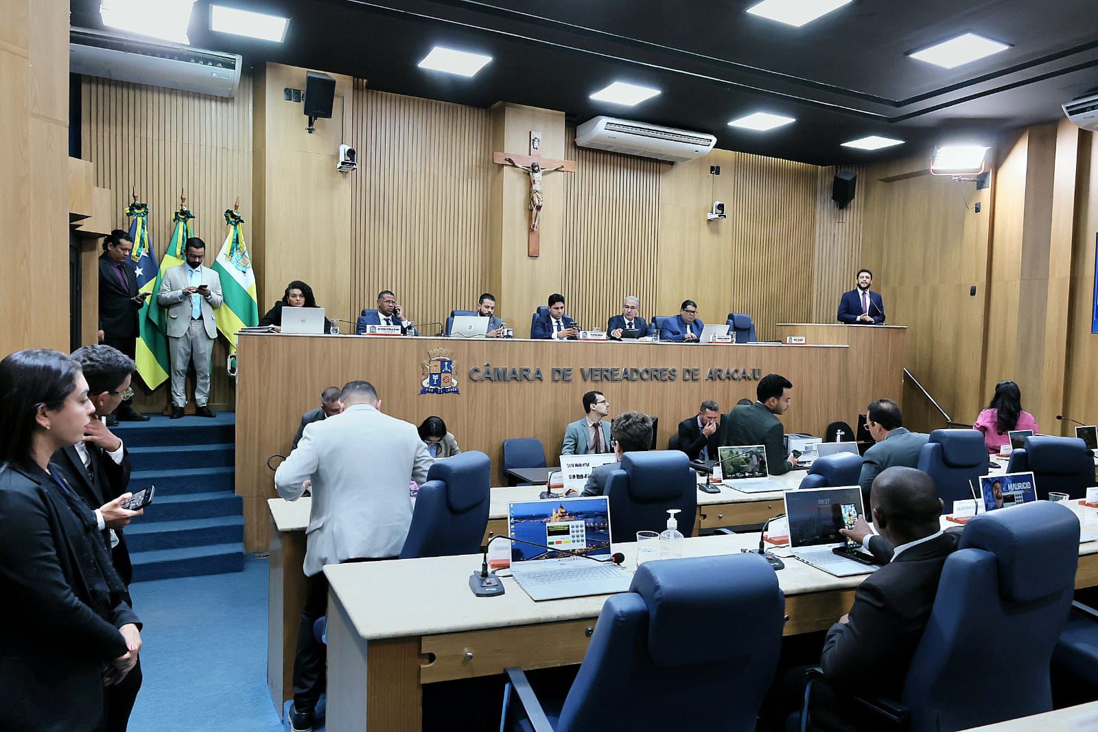 Grande Expediente destaca falta de água, saúde, limpeza urbana e ações sociais