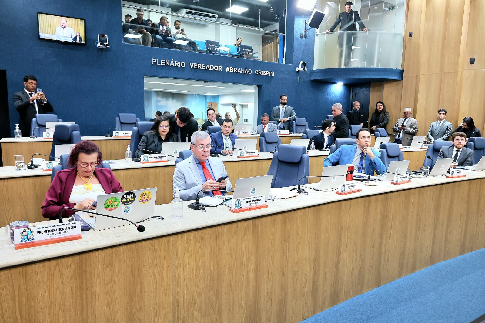 Grande Expediente tem debates sobre respeito ao Legislativo, lançamento do programa Jovem Aprendiz e ações de segurança 