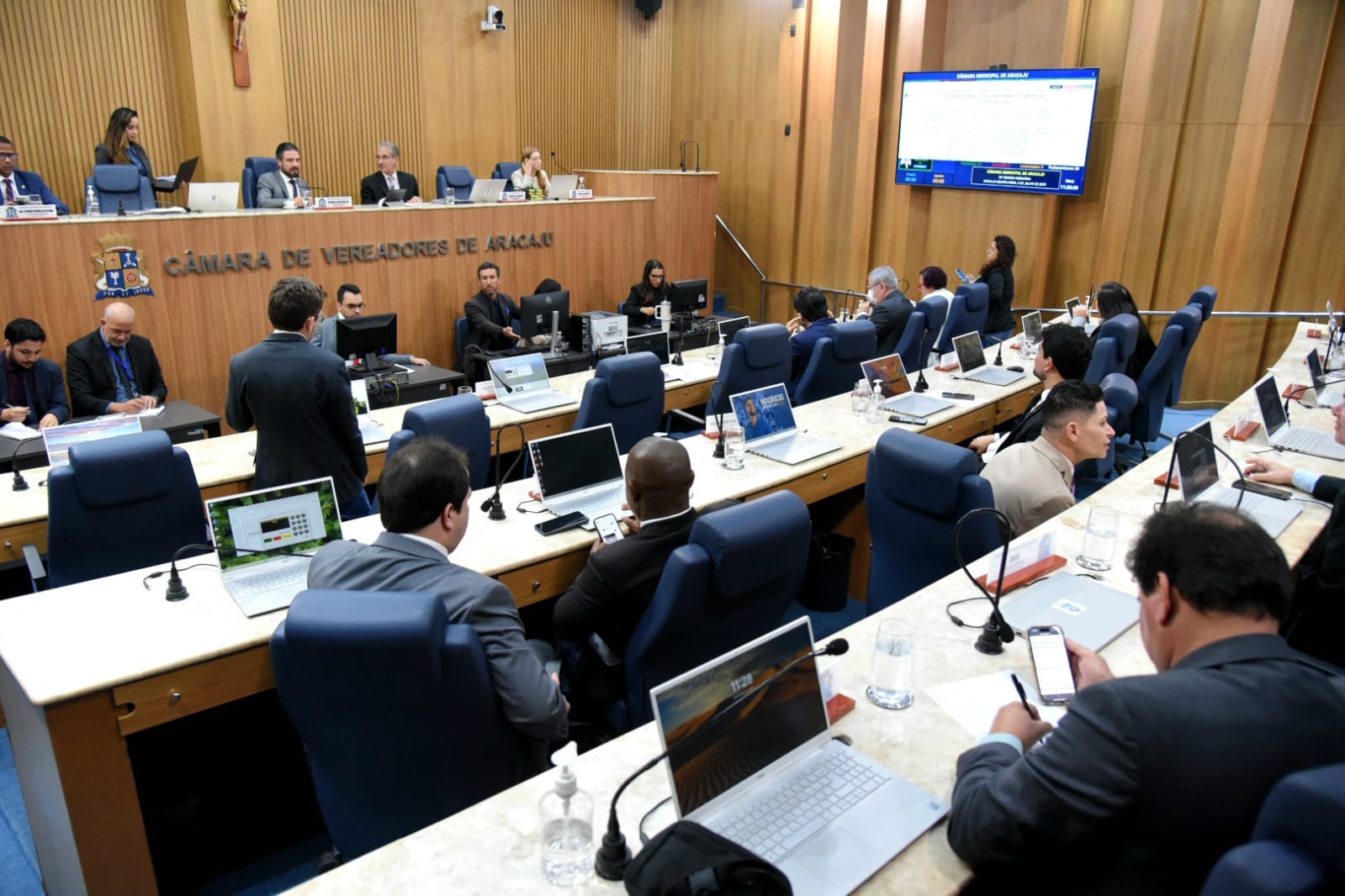 Grande Expediente: vereadores destacam avanços em obras, saúde e reforma da Previdência