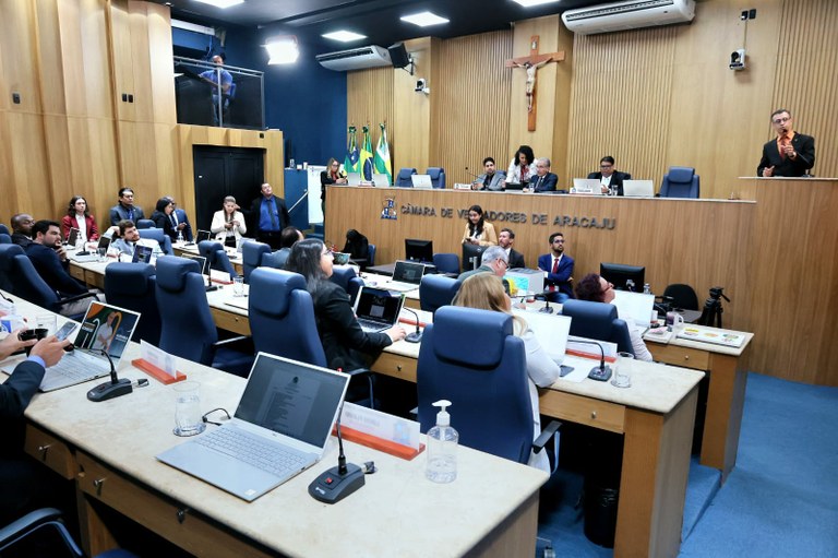 Impacto das fortes chuvas e entrega de obras marcam o Pequeno Expediente 