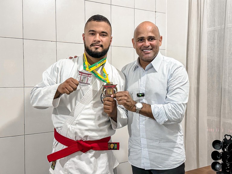 Incentivador do esporte, Alex Melo comemora conquista de karateca sergipano em campeonato nacional 