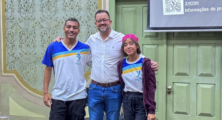 Inclusão e Empoderamento: Jovens Surdos são protagonistas do “Conhecendo o Parlamento” 