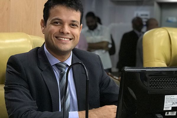 Indicação de Anderson para desobstrução de esgoto em rua da Zona Oeste é atendida