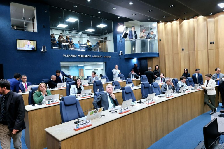 Infraestrutura, combate à violência contra a mulher e ampliação do atendimento para pessoas com TEA  marcam o Pequeno Expediente