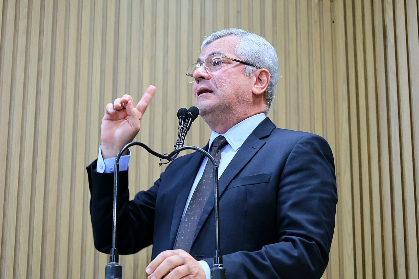 Iran apela por debate sobre mudança nas matrizes curriculares de Aracaju 