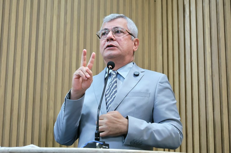 Iran apresenta proposta para descongelamento de direitos de servidores suspensos na pandemia