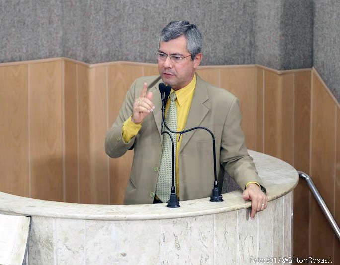 Iran Barbosa apela para reforma da Biblioteca Infantil de Sergipe