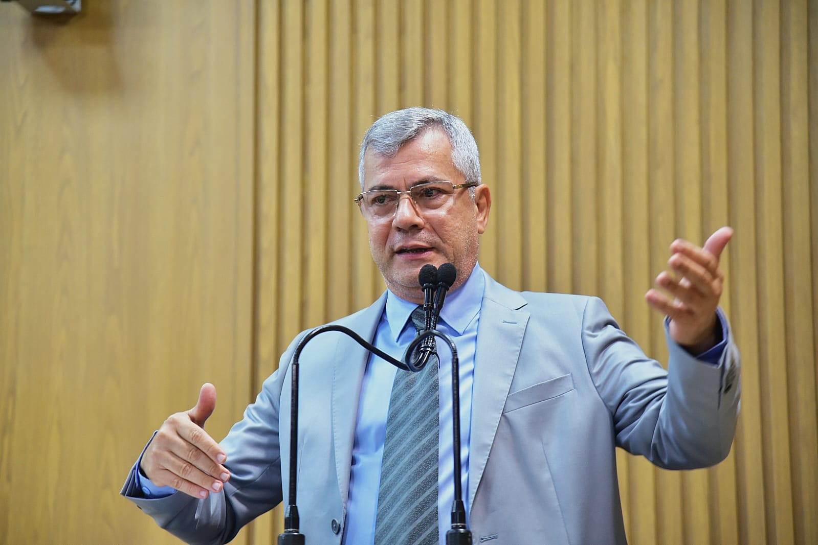 Iran Barbosa apela pela atualização do valor do piso salarial do magistério