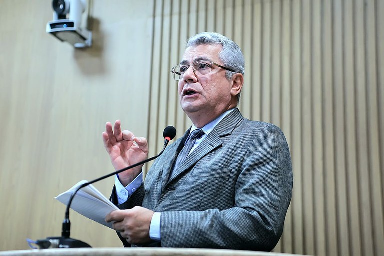 Iran Barbosa celebra decisão judicial em defesa da liberdade de cátedra