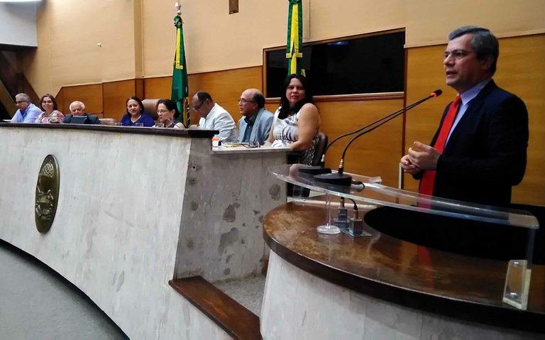 Iran Barbosa defende inversão da lógica no financiamento da Educação