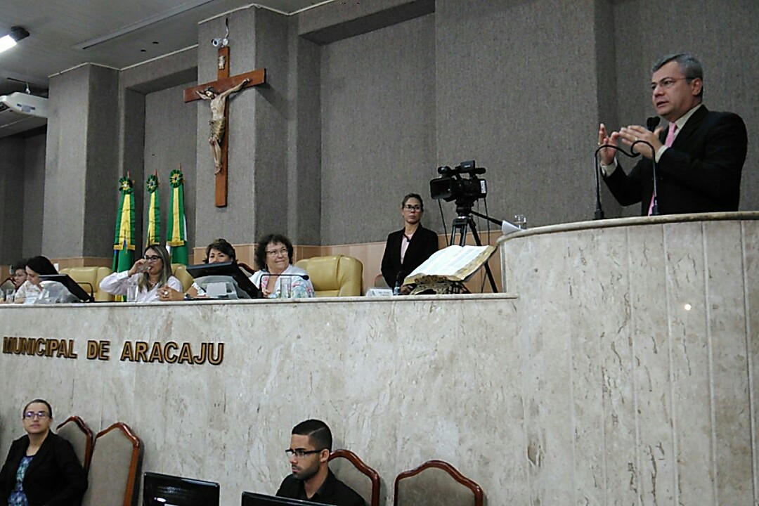 Iran Barbosa defende medidas para enfrentar a violência contra mulheres