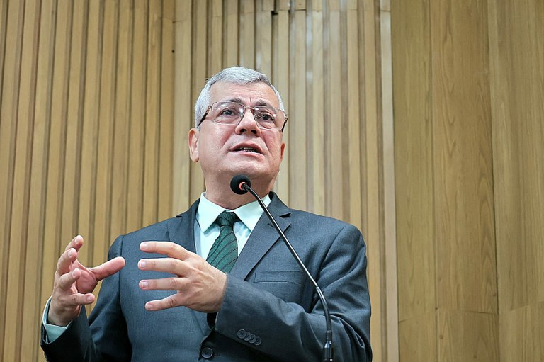 Iran Barbosa destaca a aprovação do novo Plano Nacional de Educação